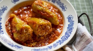 Високопротеинови пълнени чушки с леща и извара