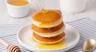 Пухкави бадемови палачинки