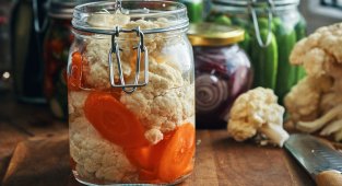 Хрупкава туршия от карфиол и моркови