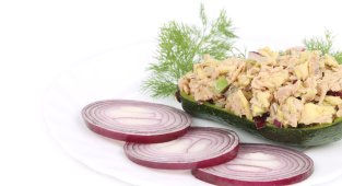 Протеинова салата с копър и лук