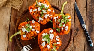 Пълнени чушки със сирене и леща