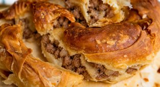 Вкусна есен: Рецепта за баница с кайма