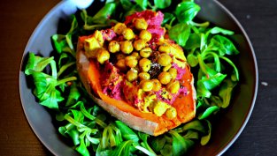 Протеинова вечеря: пълнен сладък картоф с нахут