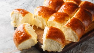 Пухкави хлебчета с масло