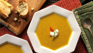 Супа с червена леща и шафран