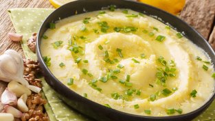 Скордаля с картофи – гръцка разядка за Никулден