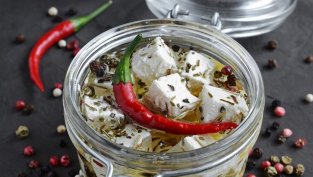 Рецепта за мариновано сирене в зехтин