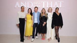 Какви тоалети избраха актрисите от And Just Like That за премиерата в Париж (Снимки)