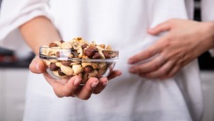 3 топ ползи от ядките и сушените плодове при бременност