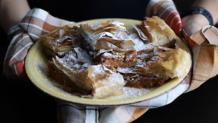 Гръцка баница с тиква и орехи &ndash; kolokythopita