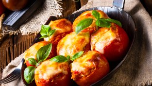 Печени пълнени домати със сирене