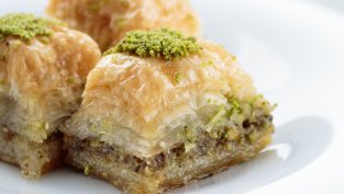 Разкошна баклава с шамфъстък и шоколад