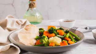 Протеинов обяд: Пилешки гърди с чесън и билки