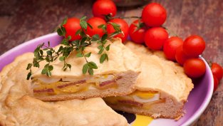 Италианска великденска затворена пица