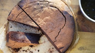 Фантастична торта с шоколад и лешници без брашно