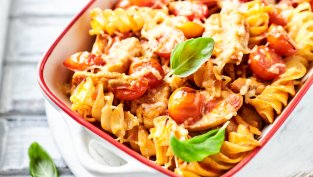 Кремообразна паста с пиле и домати на фурна