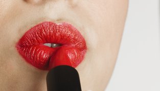 Директно от модния подиум – мисия „Червило“