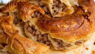 Вкусна есен: Рецепта за баница с кайма