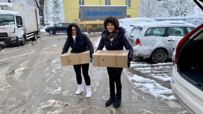 Доцент от ВУЗФ се включи в инициатива в помощ на карантинирани семейства