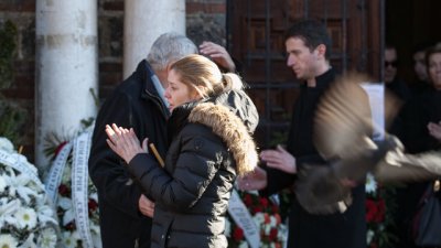 Алекс Сърчаджиева и верни приятели изпратиха Иван Ласкин 