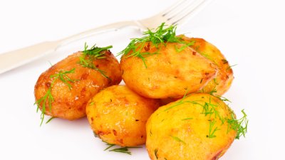 Печени пресни картофи с пармезан, чесън и копър 