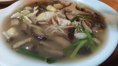 Тайландска супа със скариди и пиле