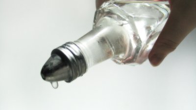 Неща, които никога да не почиствате с оцет