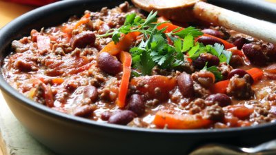 Пикантно телешко с боб, чушки и тиква в мултикукър  