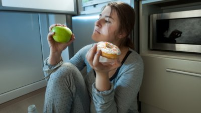 Какво се случва в тялото, ако ядете захар преди сън