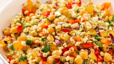 Салата с тиквички и нахут