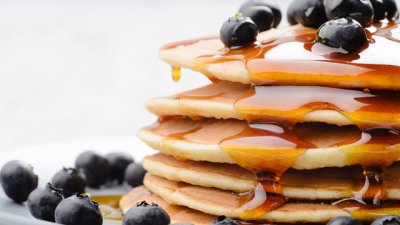 Мед или кленов сироп – кой здравословен подсладител да изберем?