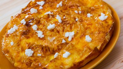 Празнична баница с ориз и сирене 