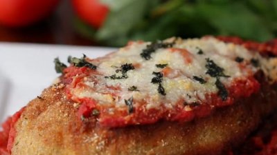 Пилешки гърди с моцарела и пармезан