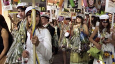 Майки се организират в интернет за протести срещу бавенето на детските надбавки