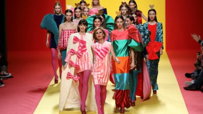 Сърца и ярки цветове в колекцията на Prada 