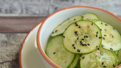 Азиатска салата с краставици