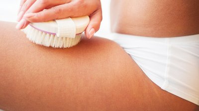 Ползи за кожата и здравето от сухото четкане 