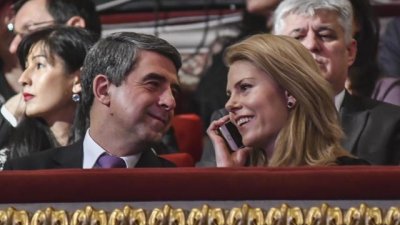 Деси Банова чака дете от Росен Плевнелиев?