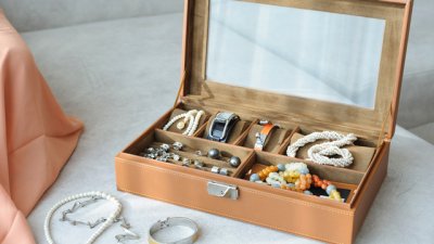 Как да почистим бижутата у дома?