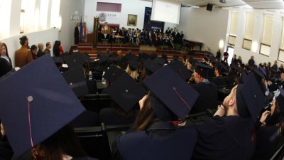 ВУЗФ продължава приема на студенти само с оценки от матури