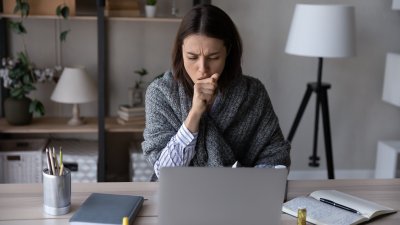 Как да облекчим сухата или влажна кашлица с едно средство?