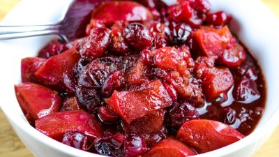 Чътни с дюли и червени боровинки 