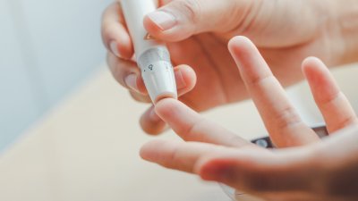 Диабетиците да следят нивата на кръвната си захар в условията на COVID-19