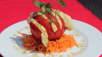 Домат капрезе с прясна моцарела