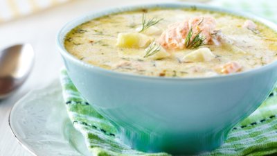 Супа със сьомга, зеленчуци и сметана 