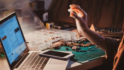 Кои камъни ни предпазват от въздействието на електронните устройства