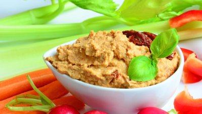 Зеленчуков хумус с билки