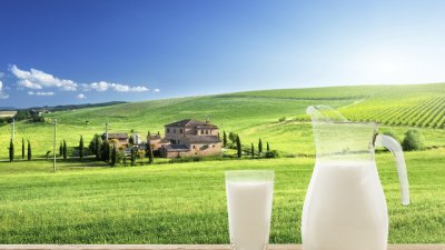 За първи път на българския пазар прясно мляко в прозрачна бутилка