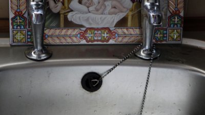 Как да отпушим мивката?