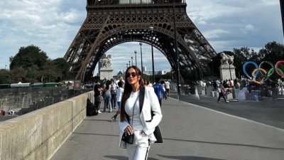 Глория заведе внучката Галина в Париж